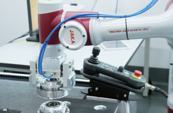 Binzel ile Esnek JAKA 6 Eksen 819mm Erişim 7kg Yük Ortak Kaynak Robotu