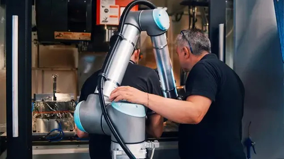 SMC Elektrikli Kıskaçlı UR UR10 Cobot Robot 3 Parmaklı Tip LEHS Paletleme İşleme için İşbirlikçi Robot