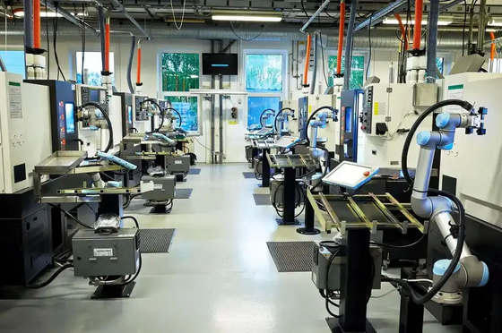 SMC Elektrikli Kıskaçlı UR UR10 Cobot Robot 3 Parmaklı Tip LEHS Paletleme İşleme için İşbirlikçi Robot