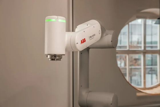 ABB GoFa CRB15000 SMC Elektrikli Kıskaçlı Cobot 2 Parmaklı Tip LEHF Kolaboratif Robot