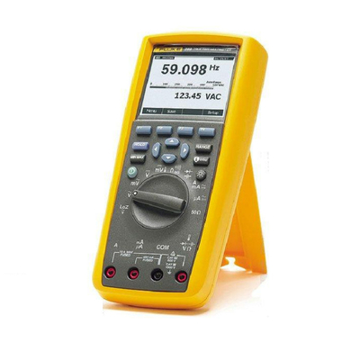 Ekipmanı test etme ve kalibre etme için Fluke 726 Hassas Çok İşlevli Proses Kalibratörü çalışması