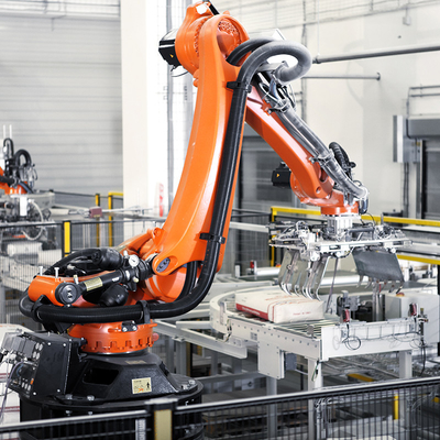 KUKA Palletizing Robot KR 240 R3200 PA Otomatik Palletizer Endüstriyel Robot Kolu Olarak CNGBS Rehber Rayları ile