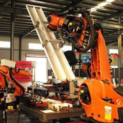 KUKA KR 210 R2700 Motor Montajı İçin CNGBS Doğrusal Rehberli Endüstriyel Robotlar