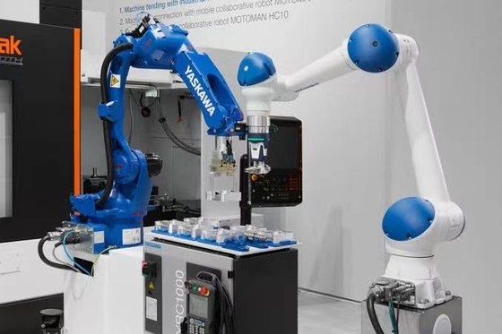 YASKAWA MOTOMAN GP12 Fabrika Endüstriyel Robotu İçin Kaynak Robotu Olarak Kaynak Silahlı