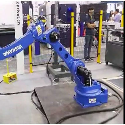6 Eksenli Evrensel Robotik Kol Yaskawa GP110 CNGBS Robot Tutmacı ile Palet İşleme Robotu