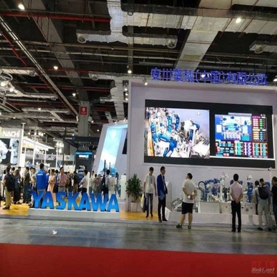 Yaskawa GP225 İşleme Robotik Kol 6 Eksenli CNGBS Robotu Rehberlik Demiryolu ile Ürün Toplama Robotu