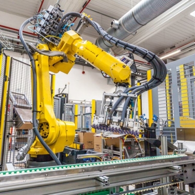 M-20iA endüstriyel robot kontrolörü ile 6 eksenli robot kolu