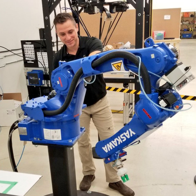 GP12 Endüstriyel Yaskawa Robot Kolu 12KG Faydalı Yüklü 6 Eksenli Robot Kolu Seçim ve Yerleştirme