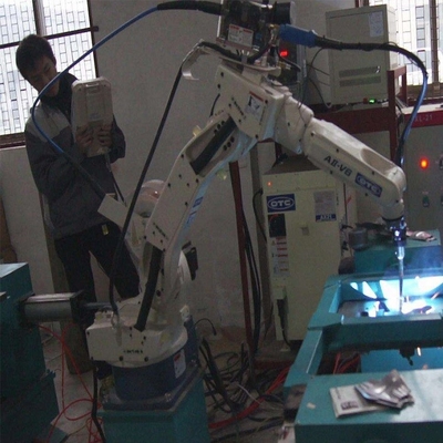 OTC Endüstriyel Robotu FD-B6L 2008MM Erişimiyle ARC kaynak makinesi ve kaynak makinesi DM350 ile