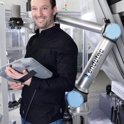 İşbirliği Robotu Kollu UR 10e Of 6 Aixs Cobot 10KG Faydalı Yüklü Robot Kapaklı Kaynak için