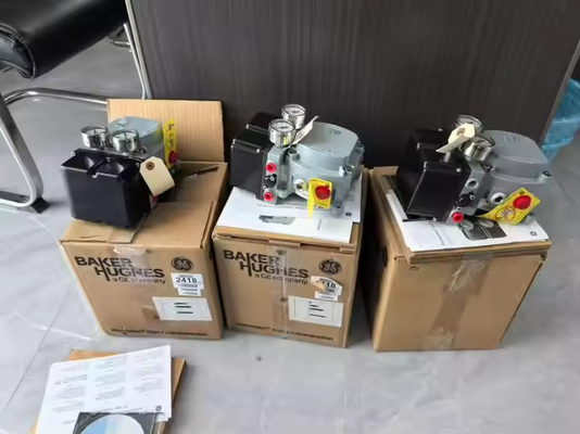 Masoneilan SVI2 Valve Positioner ve 78-40 Düzenleyici ile Düz Köşe Tipi Üst Rehber Valf Elektrik Gücü için Uygun