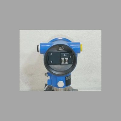 Akış kontrol valf kümesi Endress+Hauser ProlineProwirl R200 akış ölçer ve Deltabar PMD78B diferansiyel basınç verici ile.