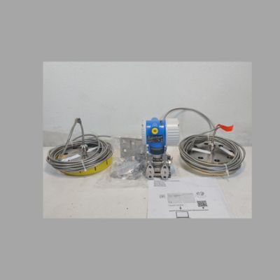 Akış kontrol valf kümesi Endress+Hauser ProlineProwirl R200 akış ölçer ve Deltabar PMD78B diferansiyel basınç verici ile.