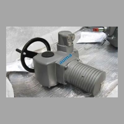 AUMA GS yarı dönüşlü vites kutusu ve SA çok dönüşlü modüler evrensel elektrikli aktüatörlü motorlu top valfi.