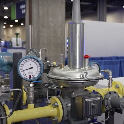 Emerson Self Operated Regulator Fisher LS200 Series Gas and Liquid Stabilized Pressure Control Pressure Reducing Regulator