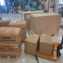 Yaskawa Motoman AR1440 6-axis ark kaynak robotu YRC1000 Robot Controller ile hızlı ve doğru performans sağlar