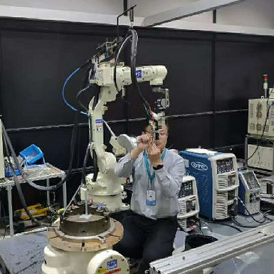 Mig kaynağı için DM350 DM500 kaynak makinesi ile 6 eksenli robot kol OTC FD-B6L kaynak robotu çözümü