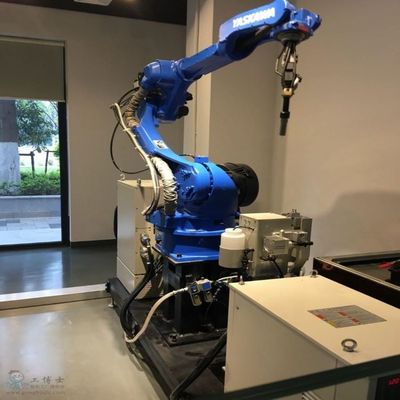 TIG Kaynak Robotu için Motoman AR2010 Robot Kol 6 Eksen YRC1000 Denetleyici