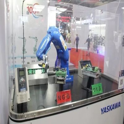 Ambalaj Robotu İçin Küçük Endüstriyel Robot Kol Motoman GP7 Denetleyici YRC1000