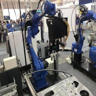 6 Eksenli Kol Robotu Yaskawa AR1440 Mig kaynak Robotu Otomasyon için CNGBS kaynak konumlandırıcı ile