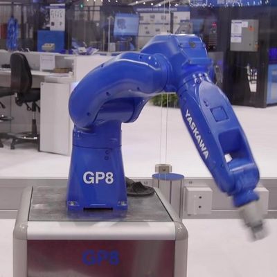 Yüksek Hızlı Motor Montajı Endüstriyel Robot GP8, Alma ve Yerleştirme Makinesi Olarak 8KG Yük Robotik Kol ile