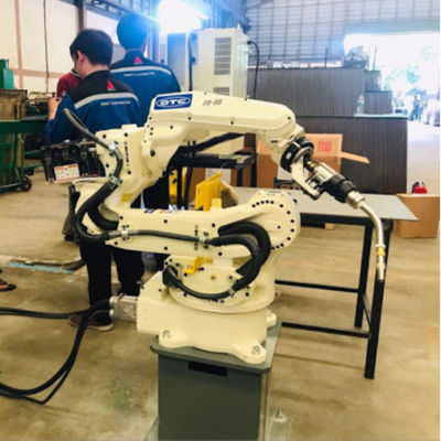 MIG Kaynak Robotu 6 Eksen OTC FD-B6 Otomobil Kaynak Robotik Kaynak Makinesi