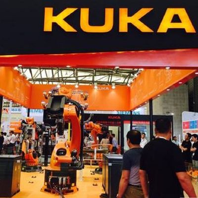Parlatma Makinesi ve Nokta Kaynak Makinesi İçin Kullanılan Robotik Kaynağın Yüksek Yük Robotu KR360 R2830