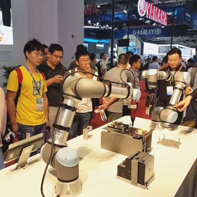 Pick And Place Machine İçin İşbirliğine Dayalı Robot Olarak 5KG Yük Manipülatörüne Sahip Hafif Cobot Robot UR 5e