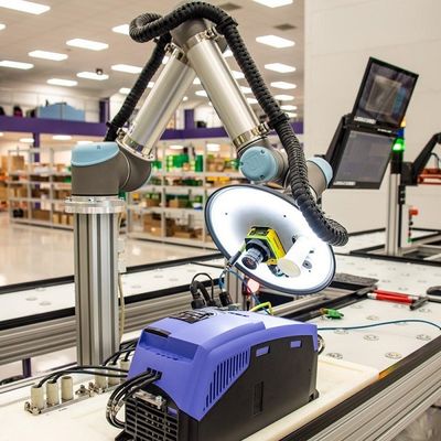 Malzeme Taşıma Ekipmanları Parçaları İçin Cobot Olarak 3KG Yüklü İşbirlikçi Robotun Mini Robotu UR 3e