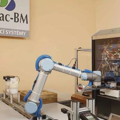 Malzeme Taşıma Ekipmanları Parçaları İçin Cobot Olarak 3KG Yüklü İşbirlikçi Robotun Mini Robotu UR 3e