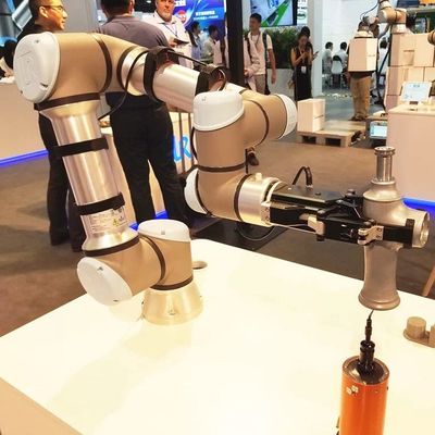 Malzeme Taşıma Ekipmanları Parçaları İçin Cobot Olarak 3KG Yüklü İşbirlikçi Robotun Mini Robotu UR 3e