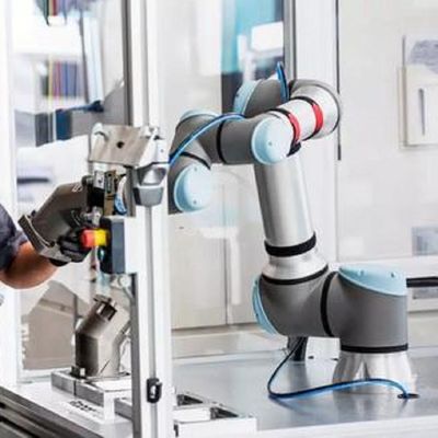 Paketleme İçin Cobot Robotu Olarak 16KG Yük Manipülatörü ile Hızlı ve Doğru İşbirlikçi Robot UR 16e