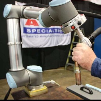 Otomatik Robotik Kol 6 Eksen UR5e Yükleme ve Boşaltma Alma ve Yerleştirme Robotu