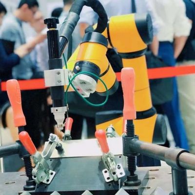 AUBO i5 Cobot Olarak Kilitleme Vidası İçin 6 Eksenli İşbirlikçi Robot Kolu