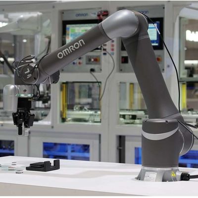 6 Eksenli Robot Kolu OMRON TM14M Görsel Kameralı Robotu Cobot Olarak Kullanıyor