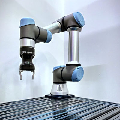 Endüstriyel Robot Üniversal Robotik Kol 6 Eksen UR5e Kıskaç Alma ve Yerleştirme Makinesi ile Makine ve Sanayi Ekipmanları