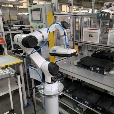 HAN'S Elfin Serisi E5 Cobot Toplama ve Yerleştirme Makinası Olarak AGV Robot Yükü 5kg 6 Eksenli Çalışır