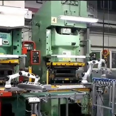 HAN'S Elfin Serisi E5 Cobot Toplama ve Yerleştirme Makinası Olarak AGV Robot Yükü 5kg 6 Eksenli Çalışır